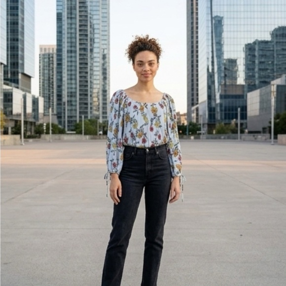 Elegant Floral Off-Shoulder Blouse - Picture 3 of 7